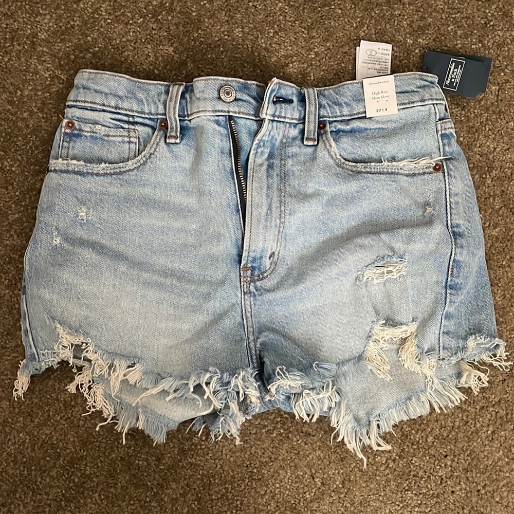 NWT Abercrombie High Rise Mom Short
